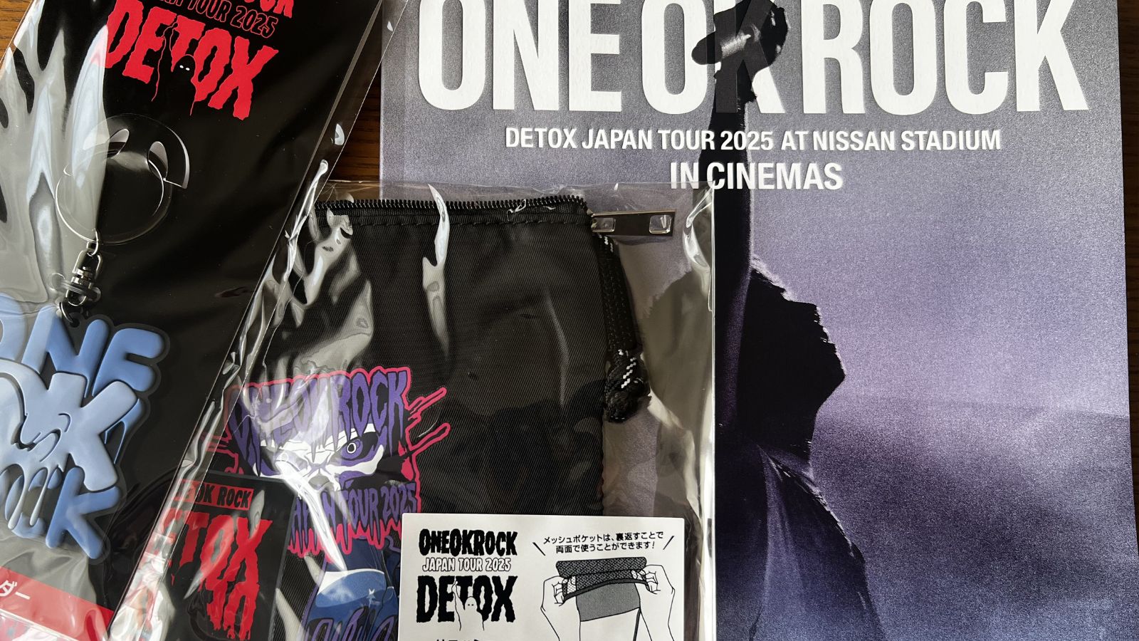 ONE OK ROCK DETOX IN CINEMAS 劇場限定グッズ（パンフレット・キーホルダー・ポーチ）